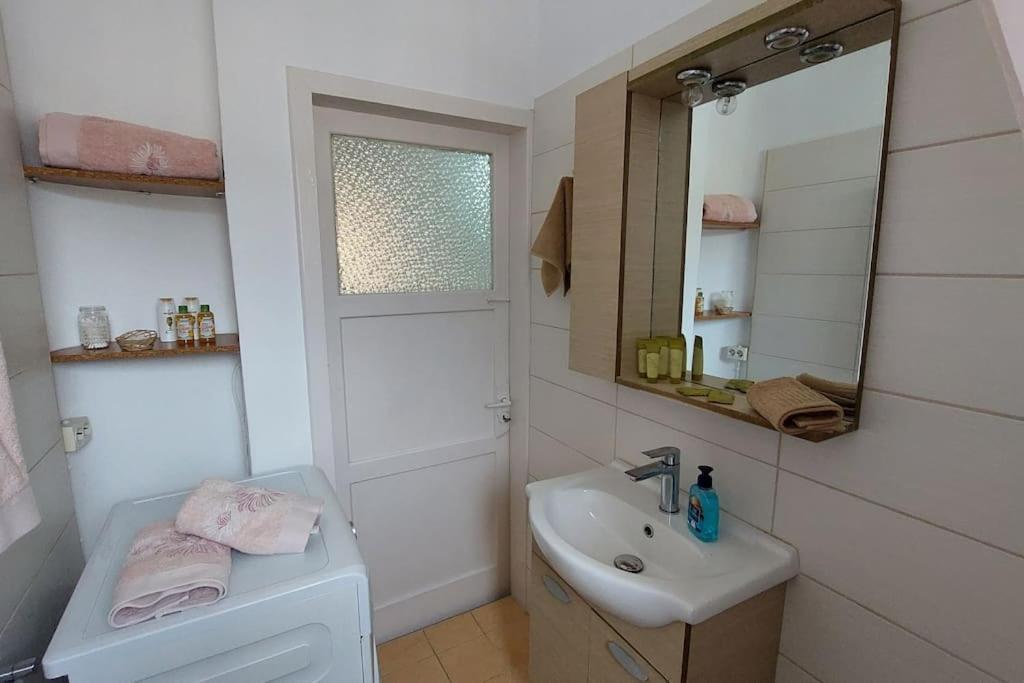 Old Port View Apartment, Διαμέρισμα Στο Κέντρο 2 Υπνοδωματίων Corfu  Esterno foto